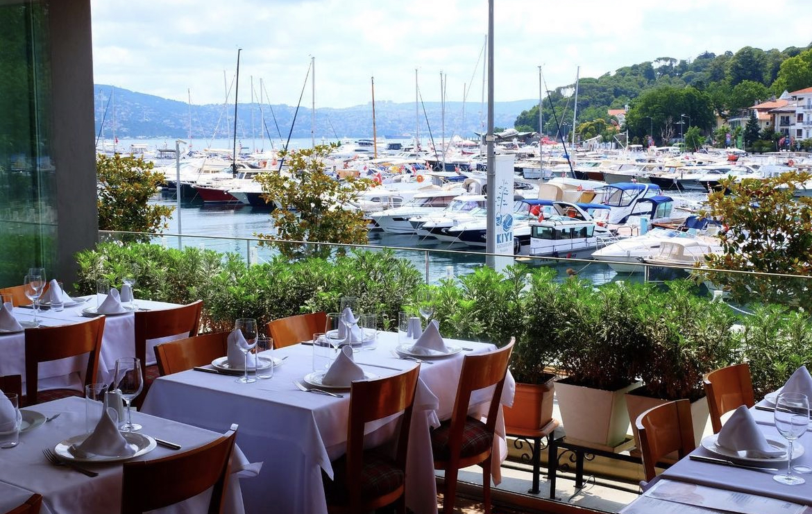 İstanbul'un değişmez balık klasiği ile huzurun ve lezzetin Kıyı'sına vurun!
