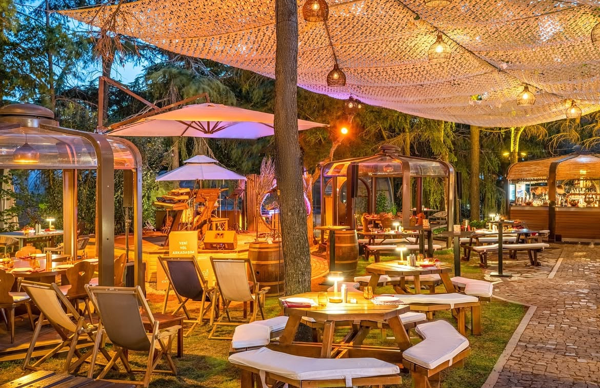 Anılarınızı Bavulunuza Alın: 90’lar Partisi Chalet Garden’da Başlıyor