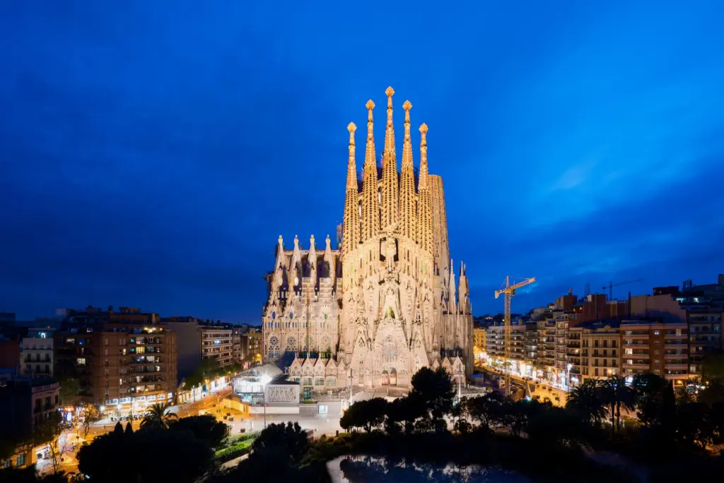 Sagrada Família’da Tarihi An: 144 Yıllık Bekleyişin Sembolü Tamamlandı